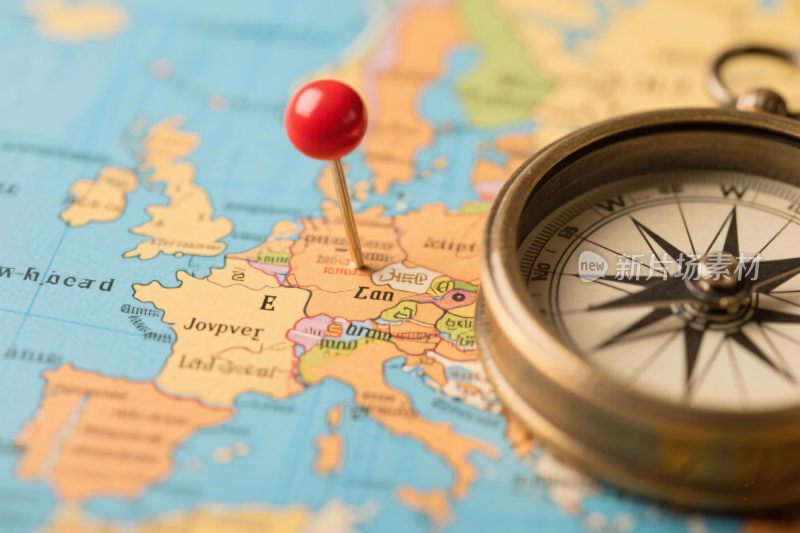 地图指南针与红色指针