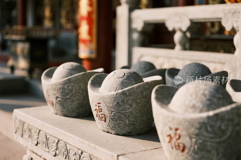 古寺石制摆件展示