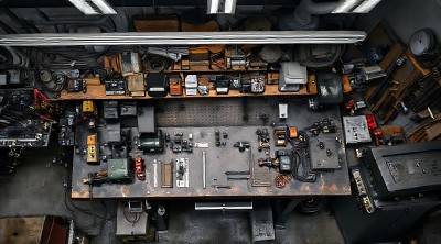 工作台上的工具与设备 工作台上的工具与设备