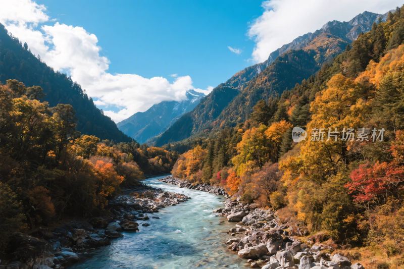 秋日山间河流美景