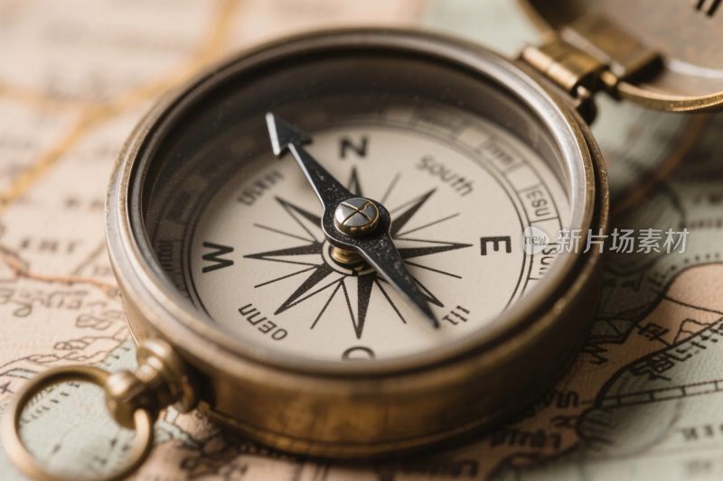 复古罗盘与地图