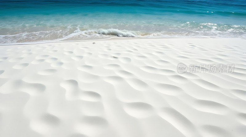 白色沙滩与碧蓝大海