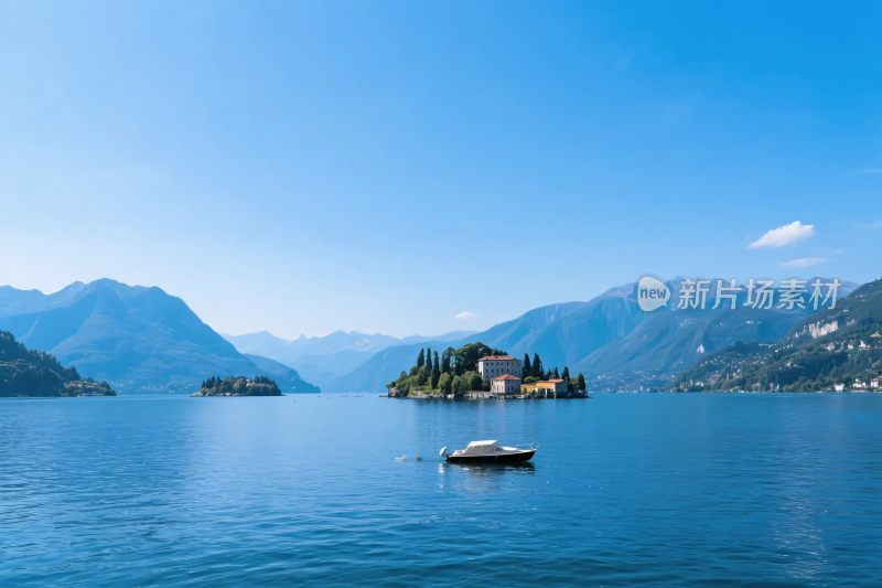 湖上小船与远山风景