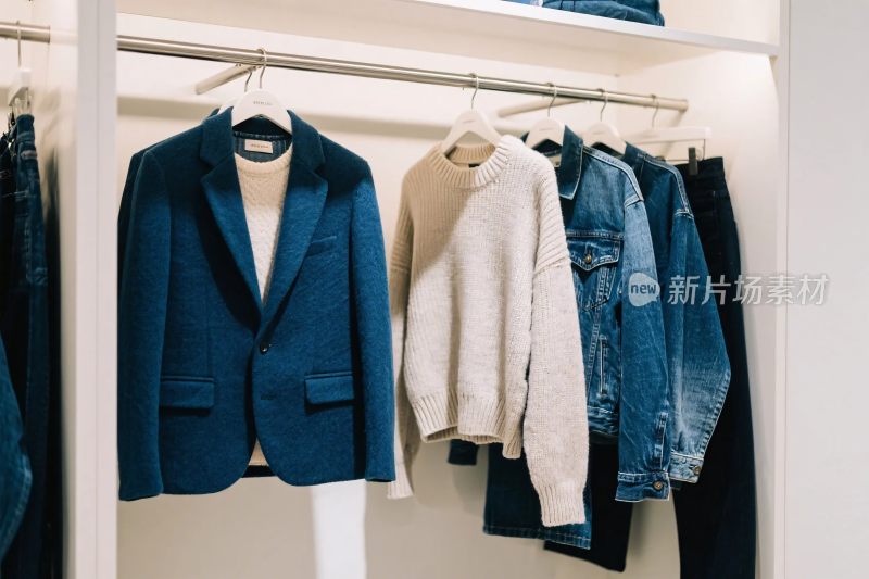 衣柜中的服装展示