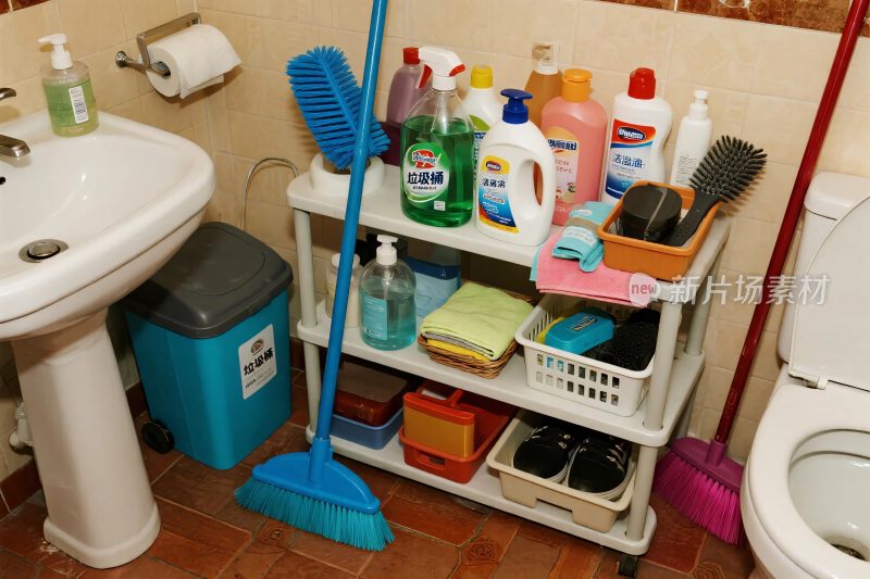 卫生间清洁用品展示图