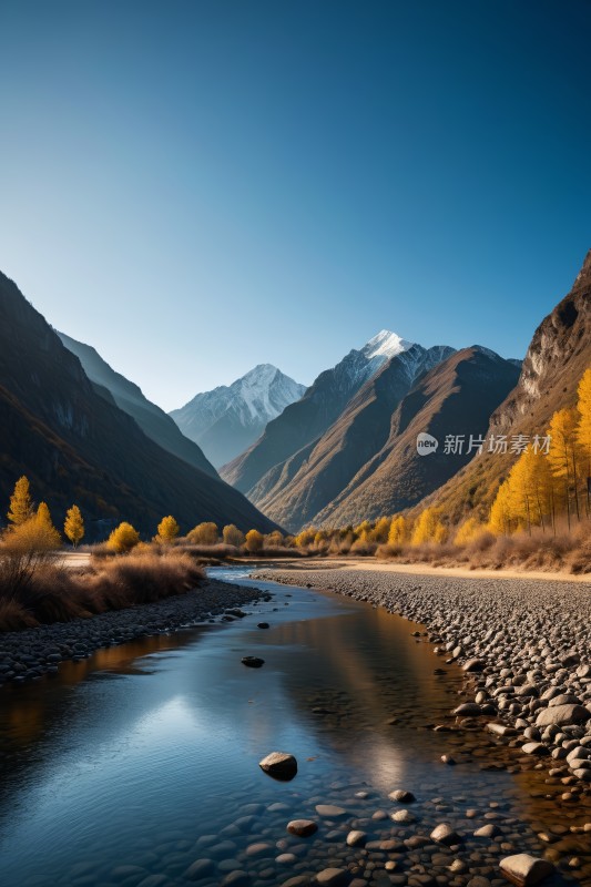 山在背景中高清图片