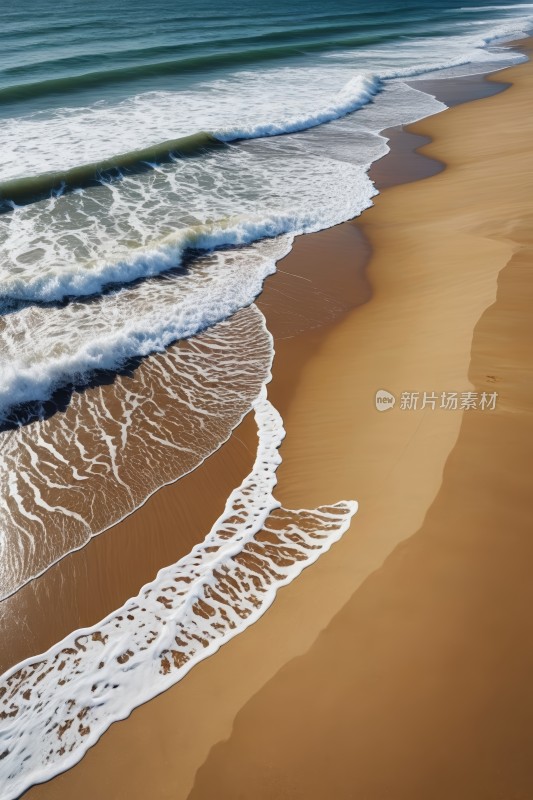 一张海滩的照片海浪涌入高清图片