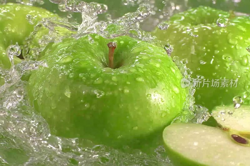 青苹果入水溅起水花