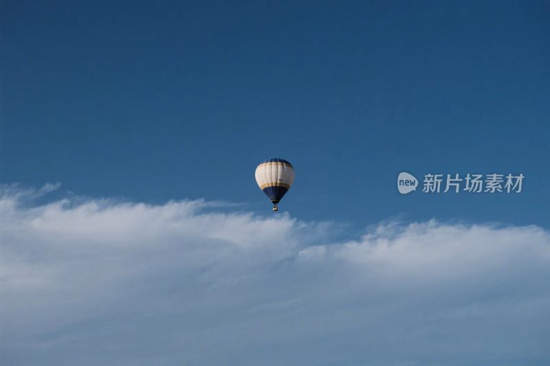 蓝天热气球景观