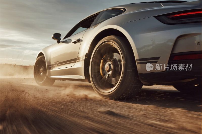 跑车越野行驶场景