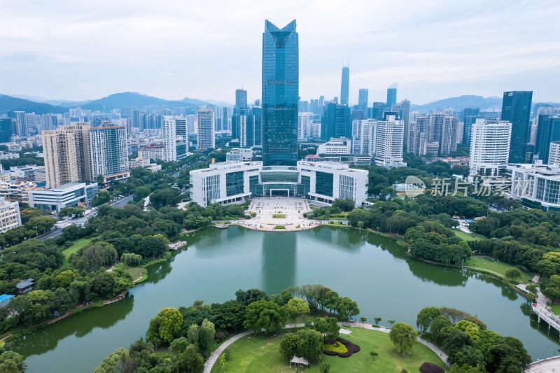 城市景观与湖泊风光