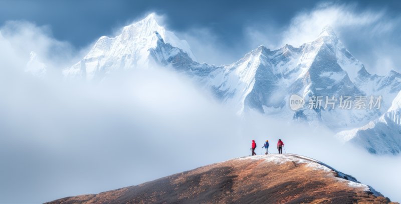 励志团队攀登勇往直前徒步梦想登顶雪山