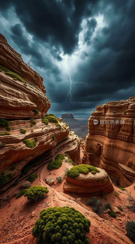 雷击下的红色峡谷