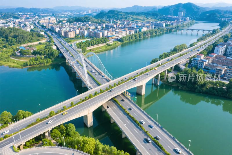 城市跨江大桥航拍景象