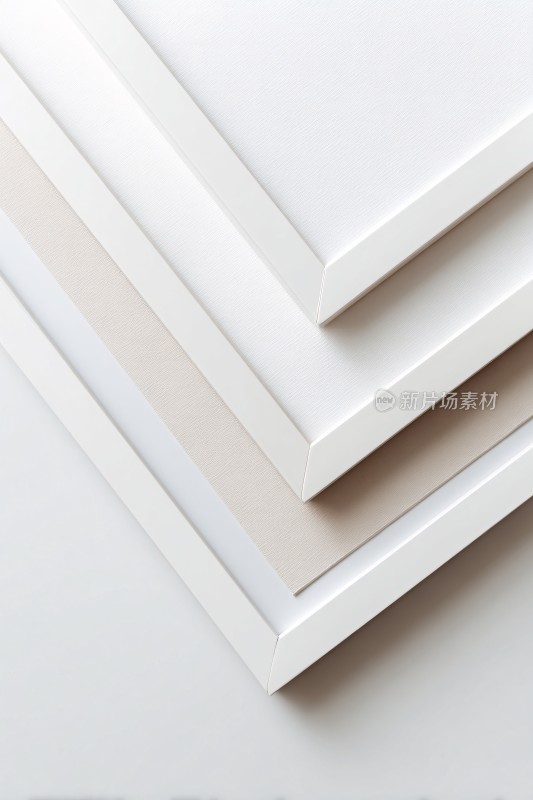堆叠的白色板材