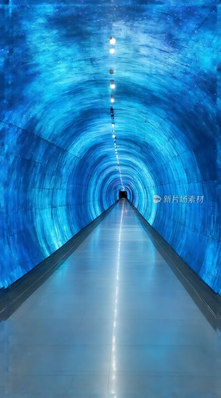 蓝色隧道光影交错探索未知之旅