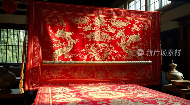 红色龙纹织锦展示