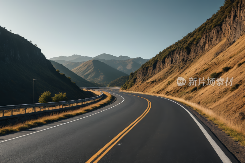 一条长长的路穿过一座山的高山清风景图片