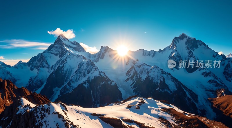 阳光下的雪山美景
