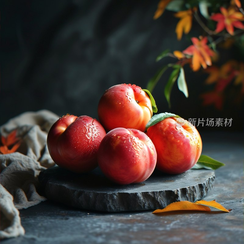 秋日红蜜桃映衬