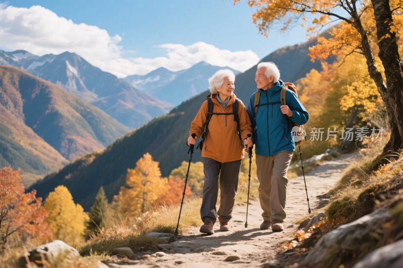 老人山林徒步休闲