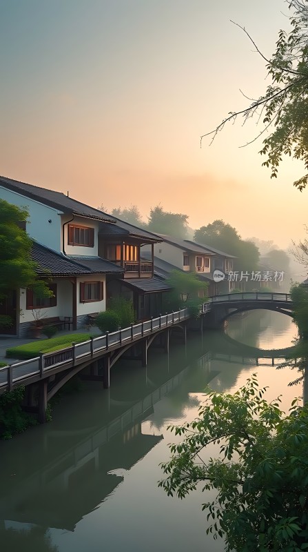 晨雾中的江南水乡