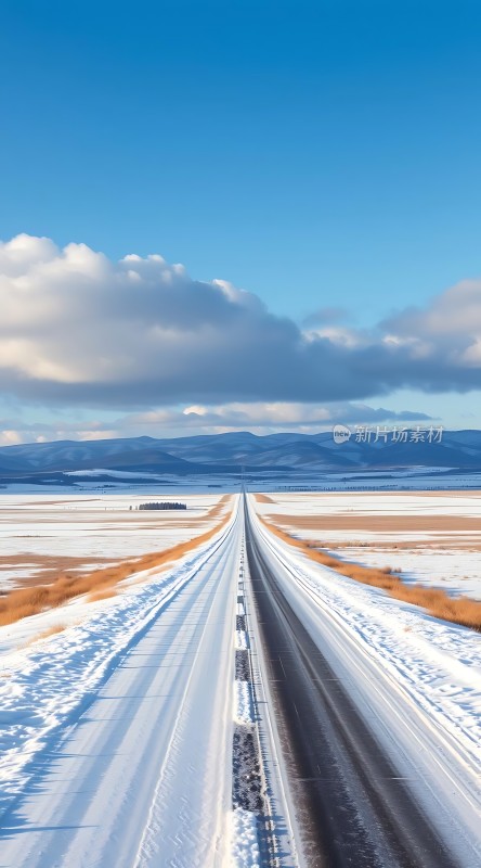 雪地公路蓝天白云下的宁静之旅
