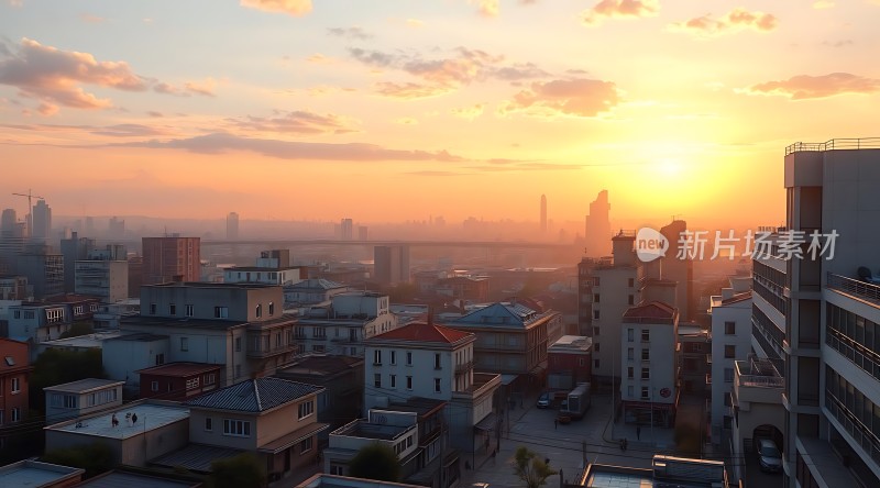 城市日出晨光洒满高楼林立的城市景观