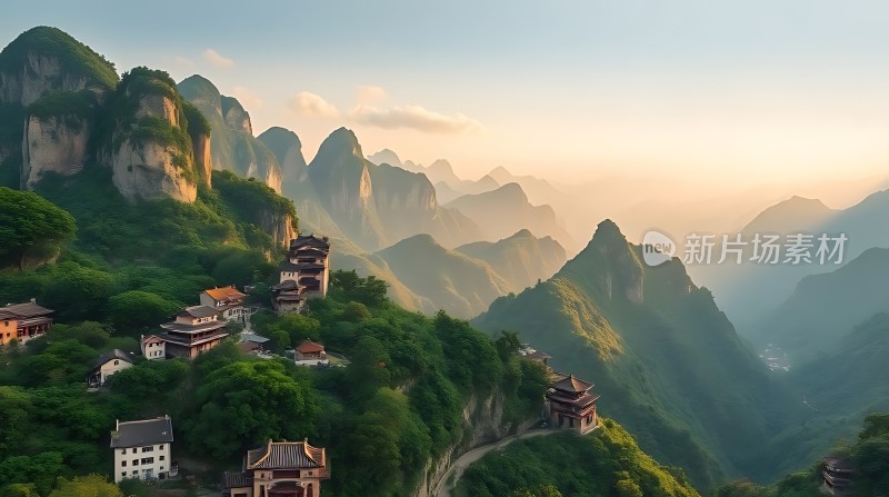 日出时分的山间古村落