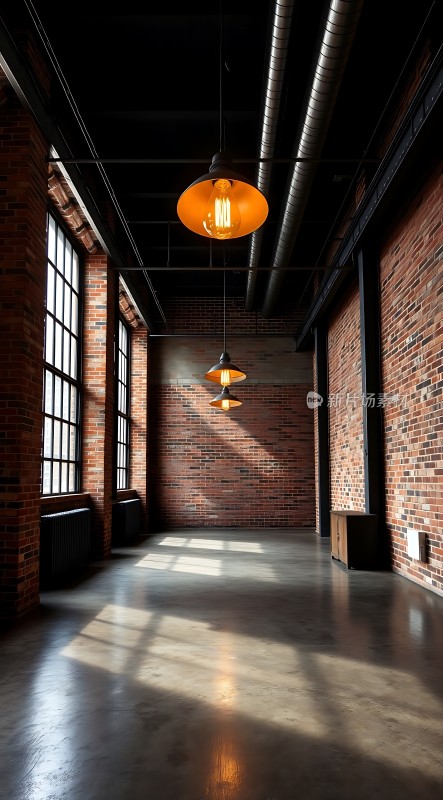 工业风长廊红砖墙与吊灯营造温馨氛围
