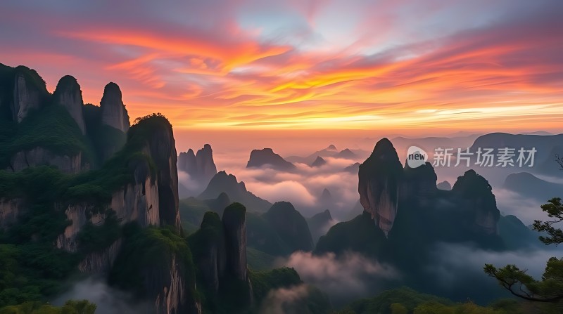 日出奇峰云海间