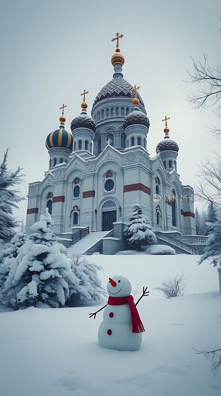 雪地里的微笑雪人教堂前的冬日美景