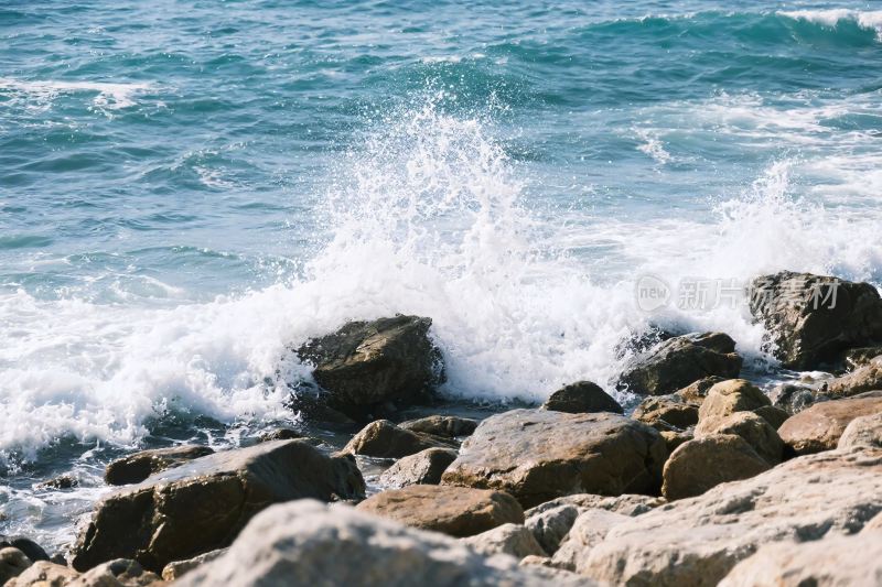 海洋礁石海浪景观