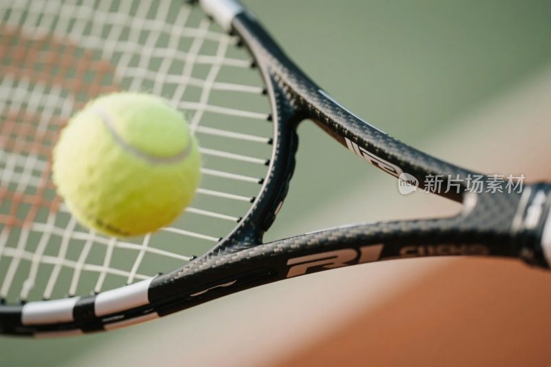 网球与球拍特写
