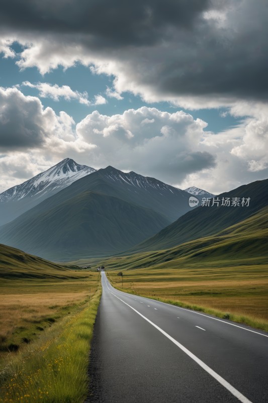 一条长长的路穿过一片开阔的田野