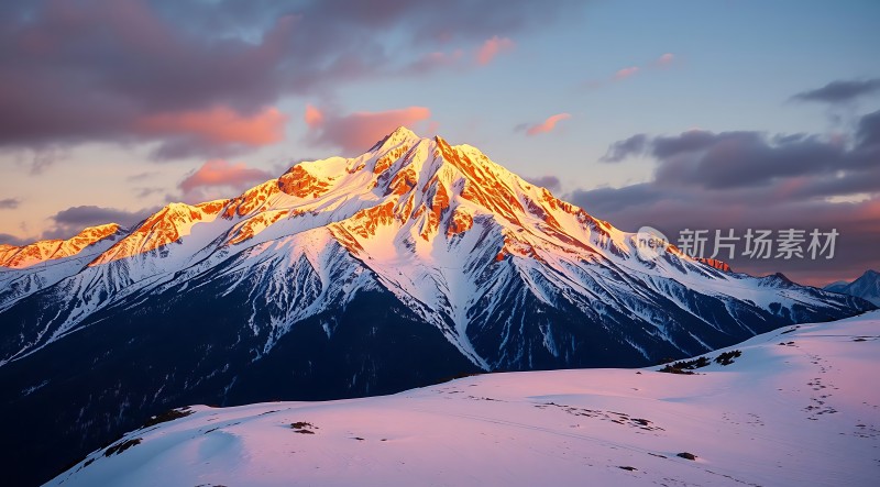 雪域晨光巍峨雪山