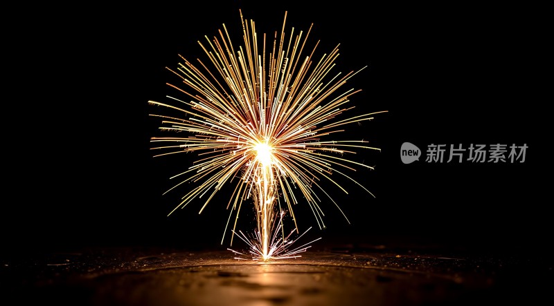 夜空烟花绽放光芒四射璀璨夺目