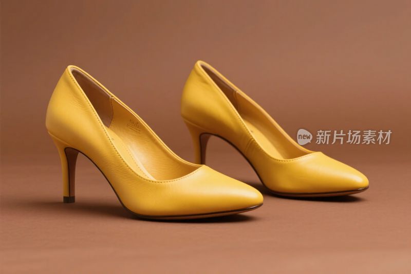 黄色高跟鞋特写