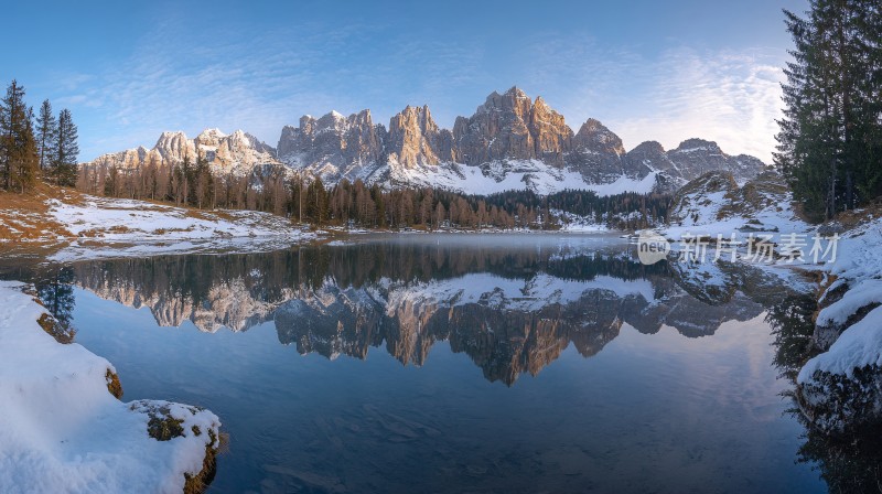 雪山湖泊美景