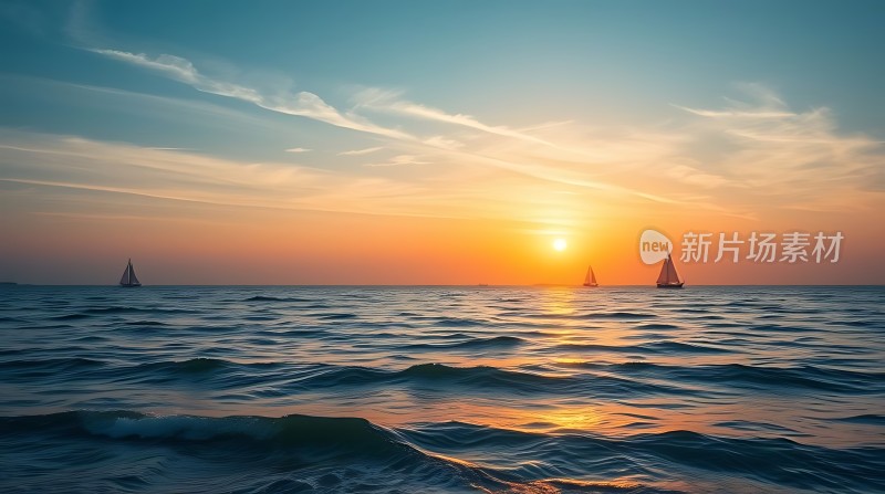 日落帆影映波光