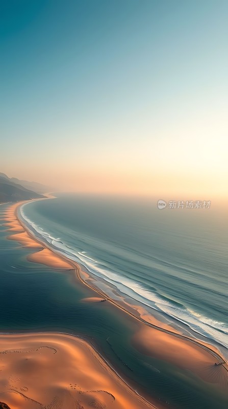 金色沙滩与蔚蓝大海的完美融合