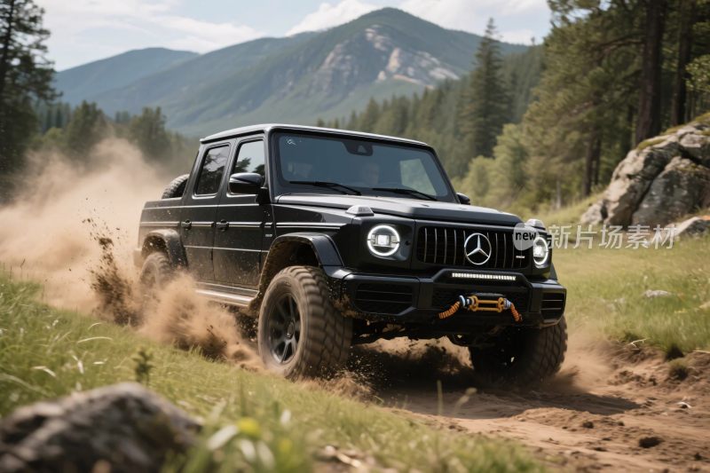 黑色奔驰越野车驰骋山间