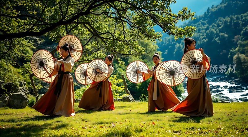 汉服佳人舞扇图