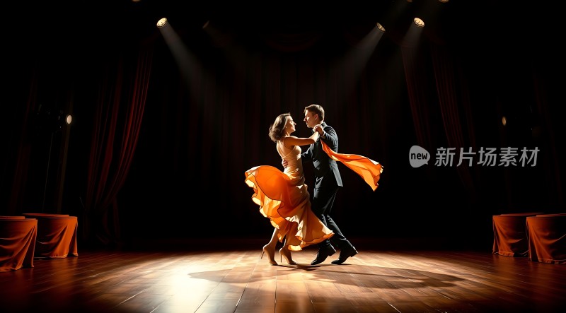 舞台上的舞者灯光下的浪漫瞬间