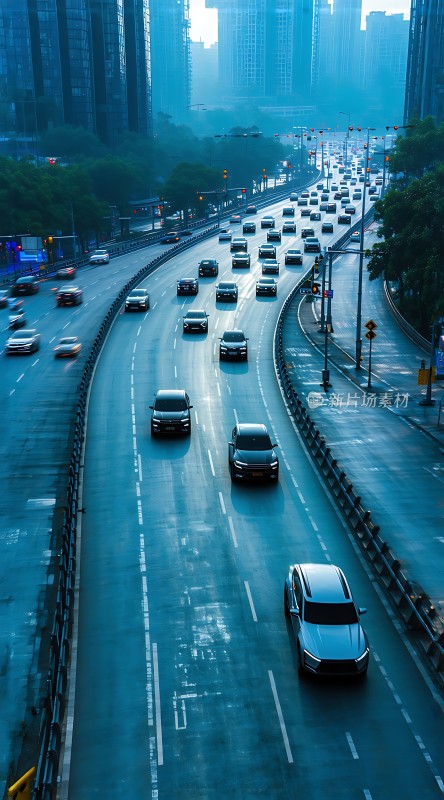 城市清晨的车流