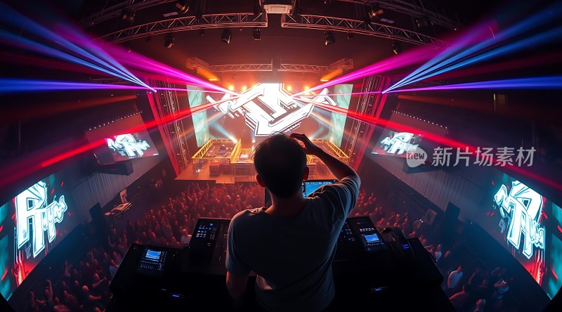 电音派对舞台灯光璀璨DJ掌控全场