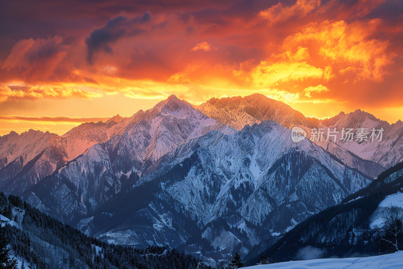 雪山晚霞