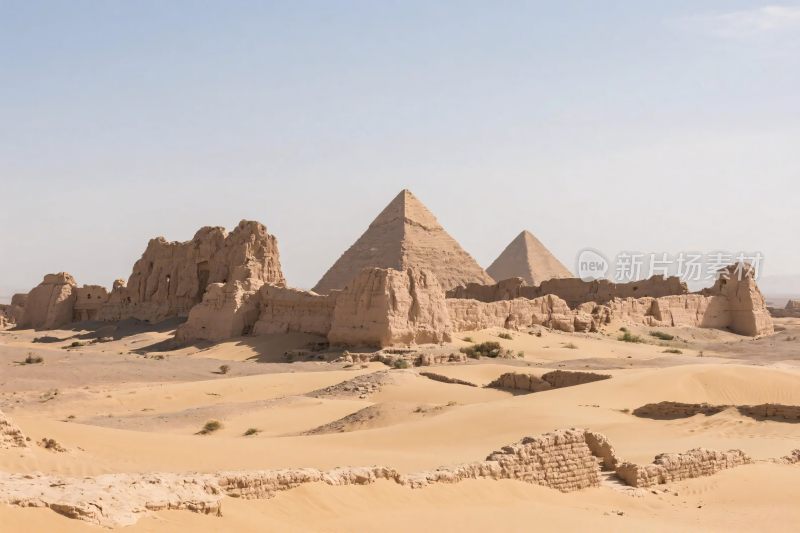 沙漠古遗迹与金字塔