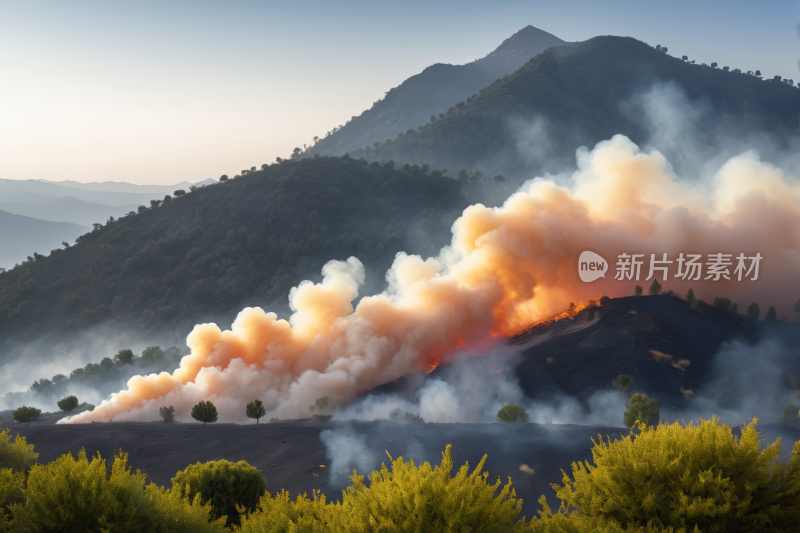 山火燃烧时烟雾滚滚而来高清风景图片