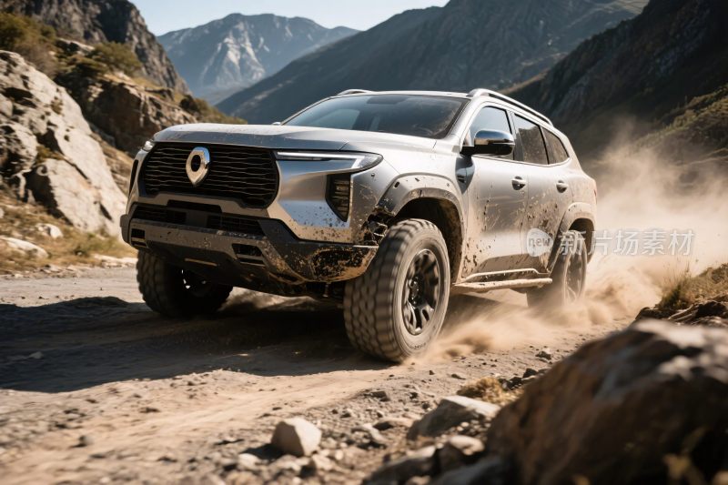 越野行驶在山间土路上